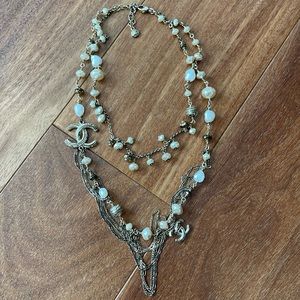 CHANEL CC and pearl chain necklace
